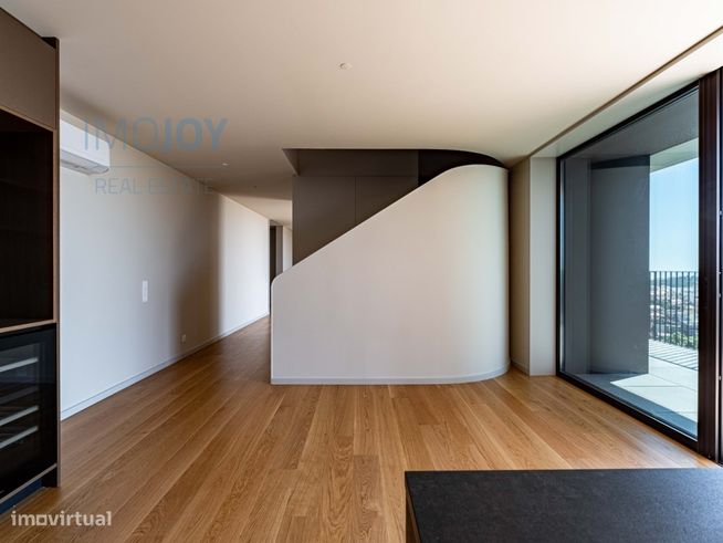 Fantástica Penthouse T3 Duplex no The Yard-15