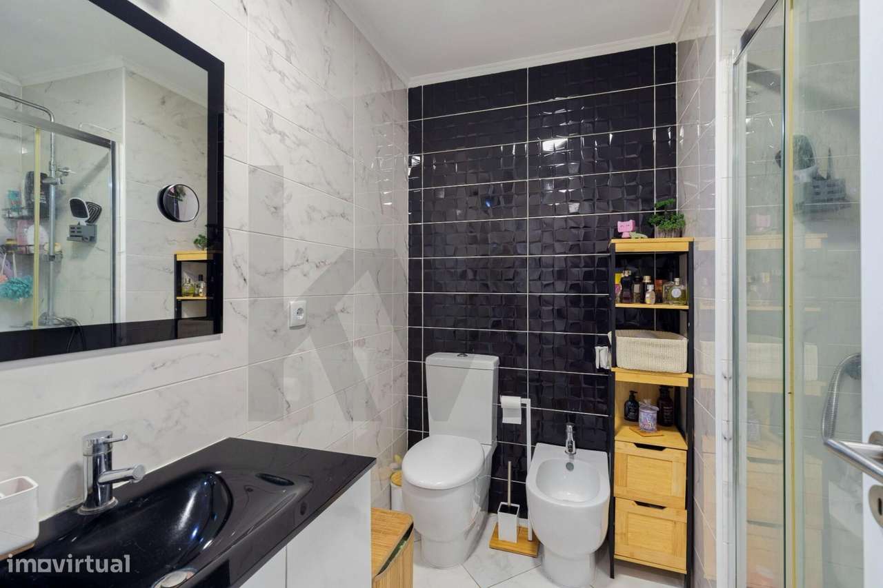 T2 Totalmente Remodelado · Muita Luz Natural · Pronto a Entrar-12
