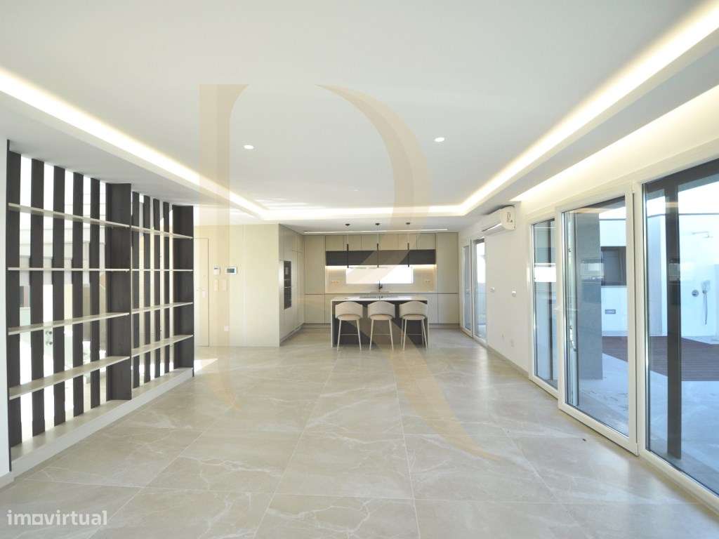 Moradia T3 isolada com piscina, churrasqueira e garagem na Aroeira-7