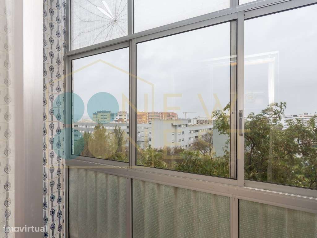 Apartamento T2 Rua Abel Salazar com 4 marquises - Hospital | Setúbal-14