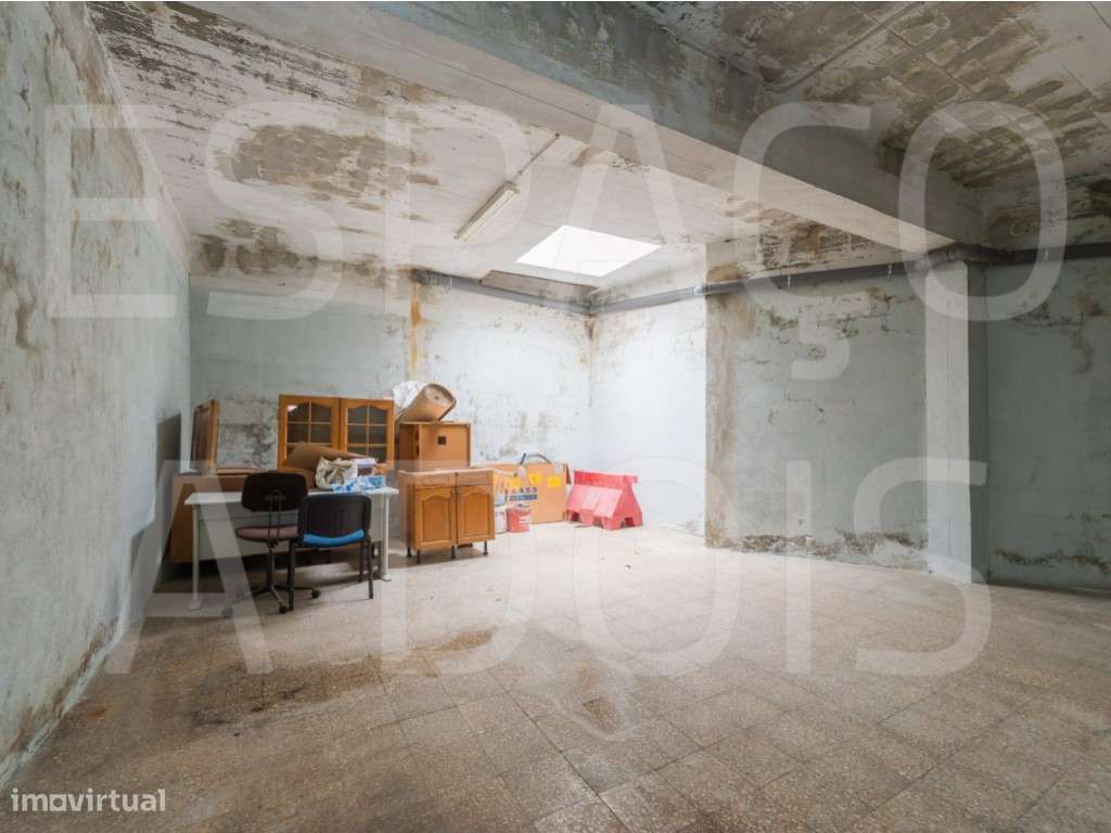 Armazém Amplo; com 2 Pisos! Boa Localização, próximo do Centro da A...-18