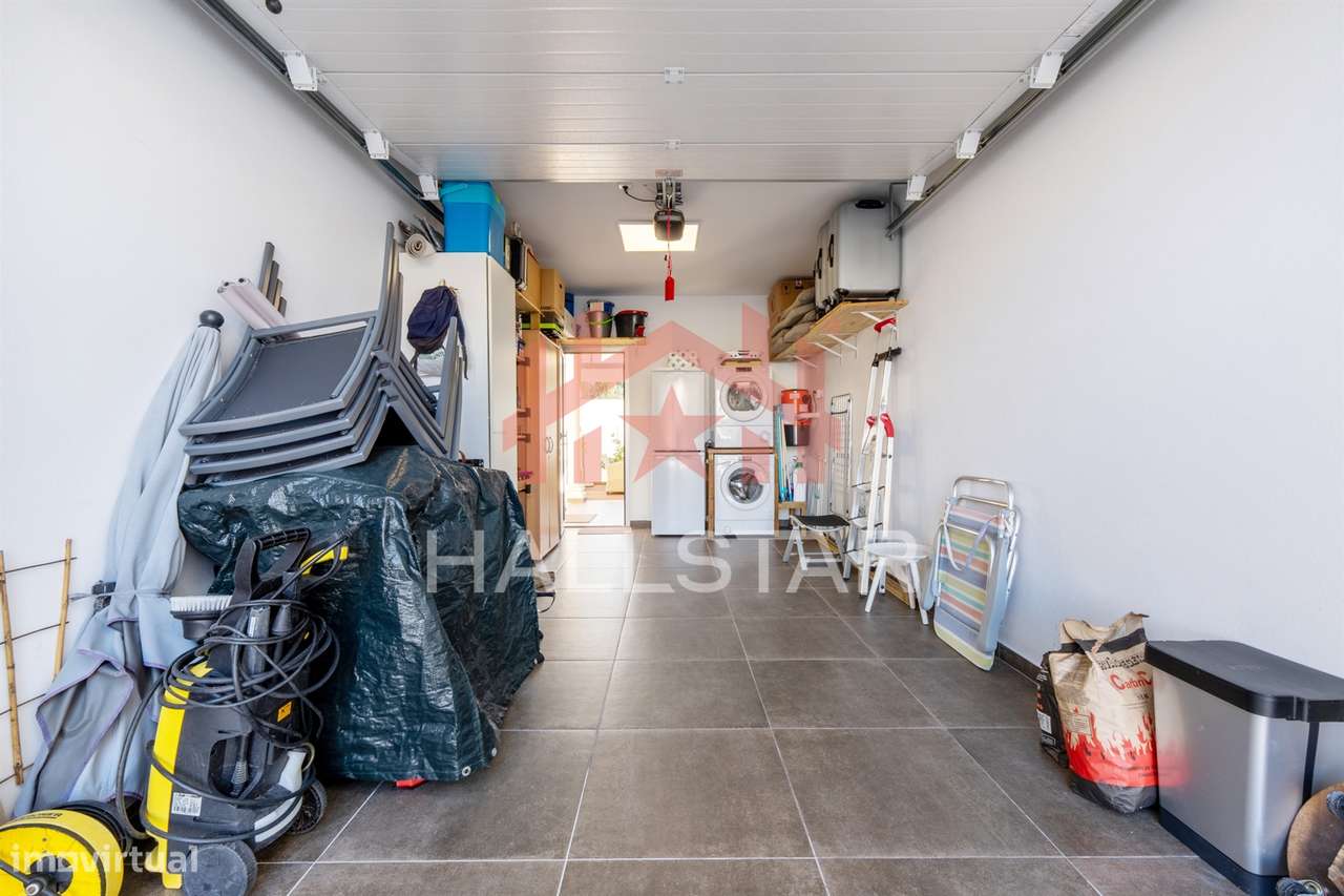 Moradia T4 / Jardim e Garagem / Cela-34