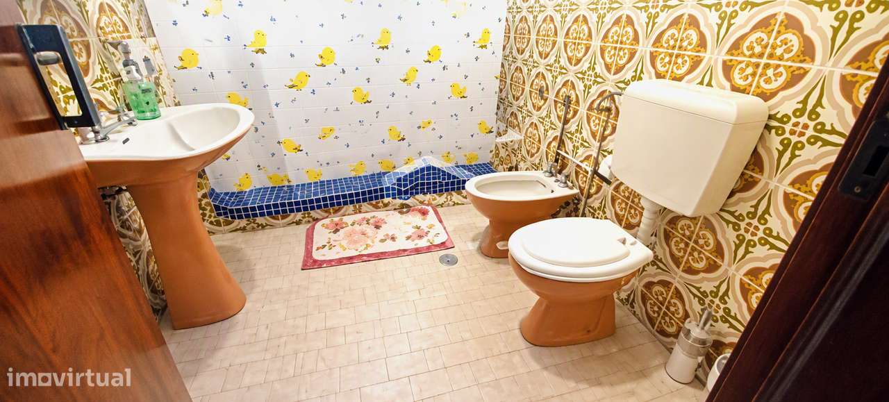 Moradia  T2 constituída por 2 pisos com quintal e terraços-7