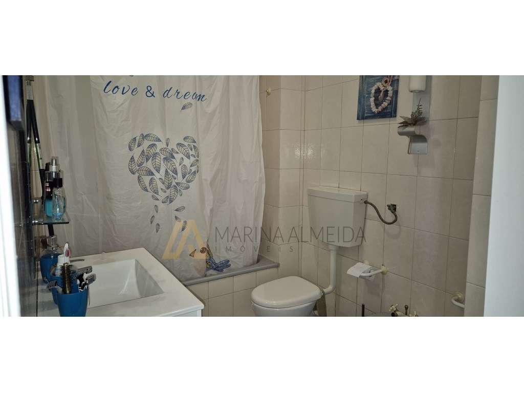 Apartamento t3 transformado em t2 com 2 varandas e arrecadação no c...-9