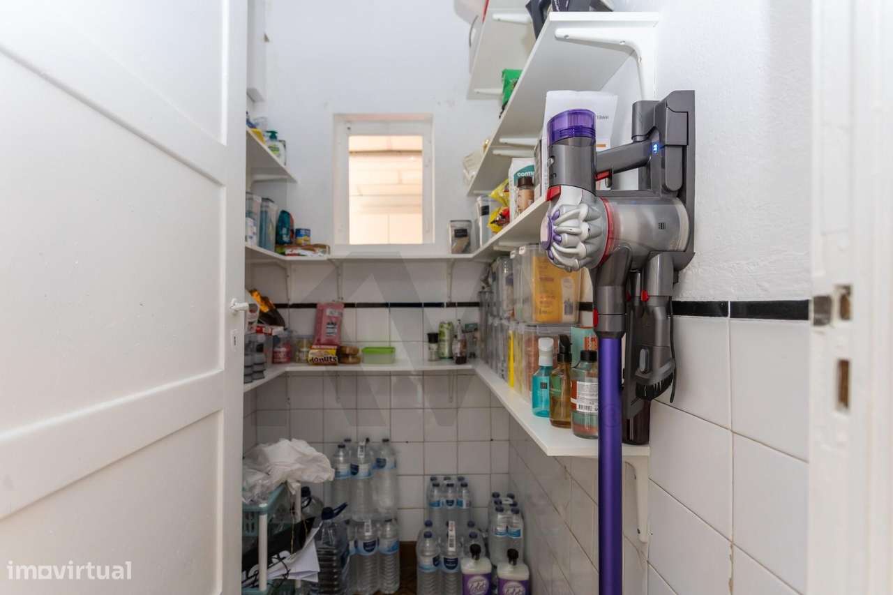 Moradia T2  com Garagem  e anexos inserida num lote de 1500 m2 de ter-29