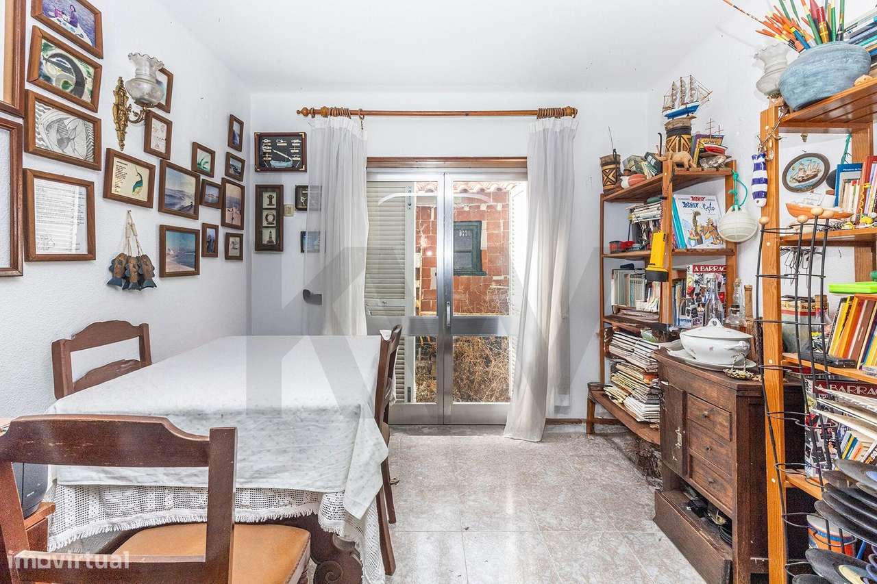 Moradia T3 com Pátio para Renovação Total no Bairro de Santo António - Grande imagem: 4/17