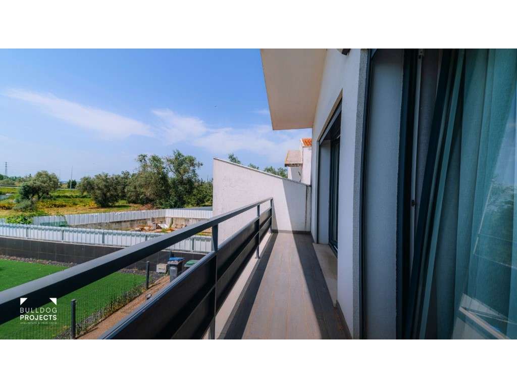 Moradia Isolada T4 Triplex Venda Coimbra-40