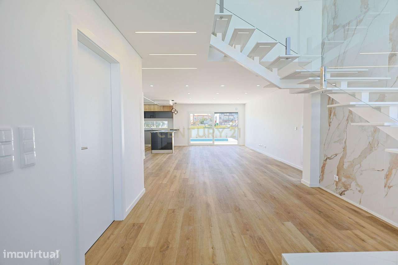 Moradia T4 em Charneca de Caparica, Almada - Grande imagem: 4/52