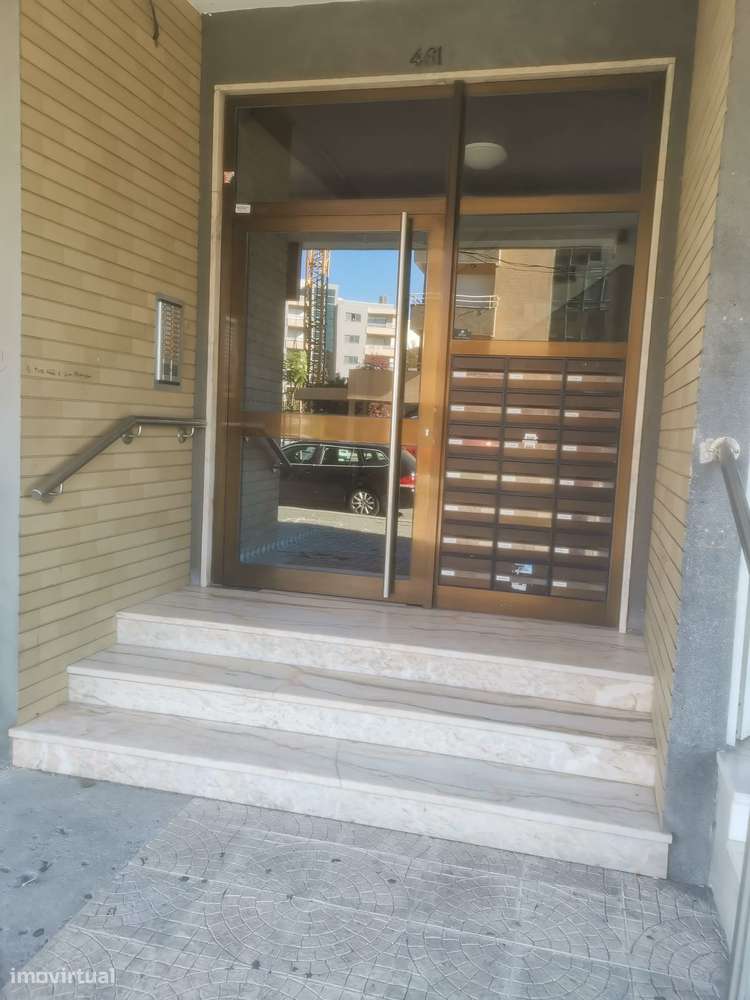 T2 com varanda, elevador e vista urbana - Cidade da Maia-3