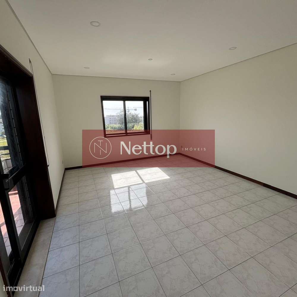Apartamento T2 Totalmente Renovado no Centro de Vila do Conde-0