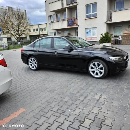 BMW Seria 3 316i - 4