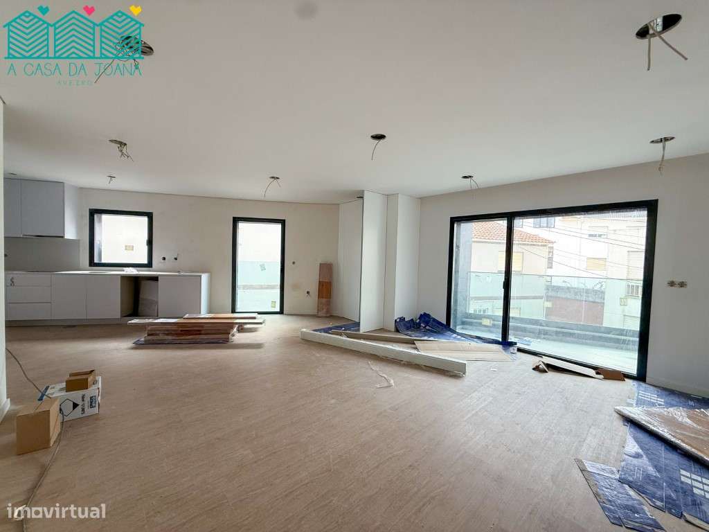 Apartamento T2 Duplex com Garagem Fechada em Esgueira - Grande imagem: 2/10
