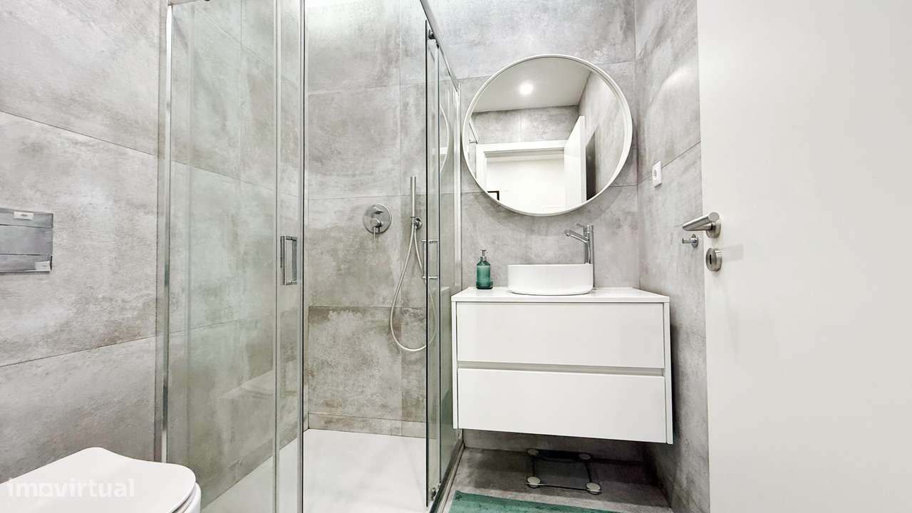 Apartamento T2 Totalmente Remodelado com Suite e Varanda-10