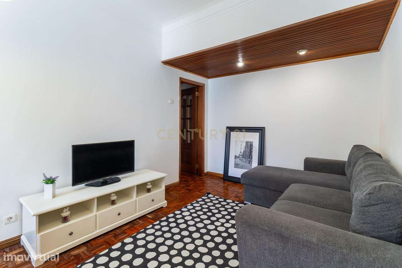 T3 Rua Luciano Cordeiro Parcialmente Remodelado, Suíte e dois WC 5º pi - Grande imagem: 2/23