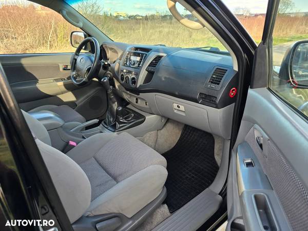 Toyota Hilux 4x4 Cabina Dubla Style - 7