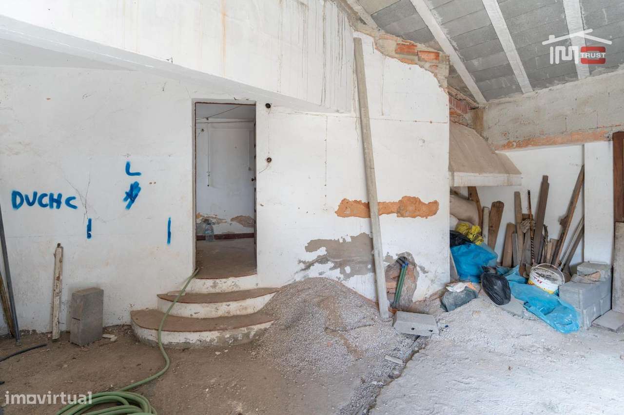 Casa Senhorial para Recuperar no Centro de Mira de Aire - Grande imagem: 4/35