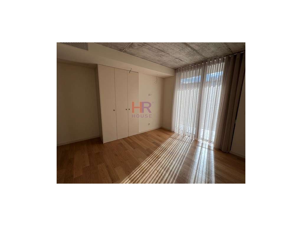 Coimbra arrenda-se T2 com aparcamento privativo e varanda com vista... - Grande imagem: 4/30