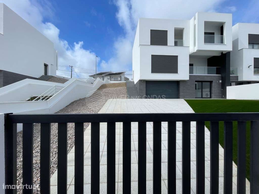 Moradia T4 geminada, com garagem, em Vale de Milhaços - Corroios. - Grande imagem: 4/51