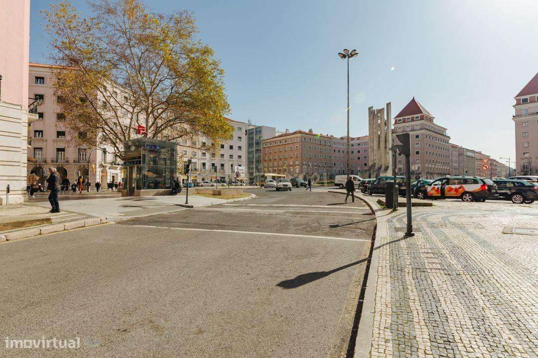 Loja/Escritório no Areeiro, com 2 lugares de estacionamento - Grande imagem: 2/32