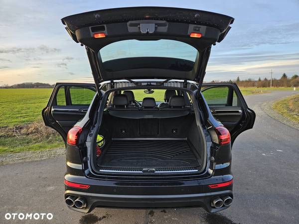 Porsche Cayenne S Diesel Platinum Edition - 15