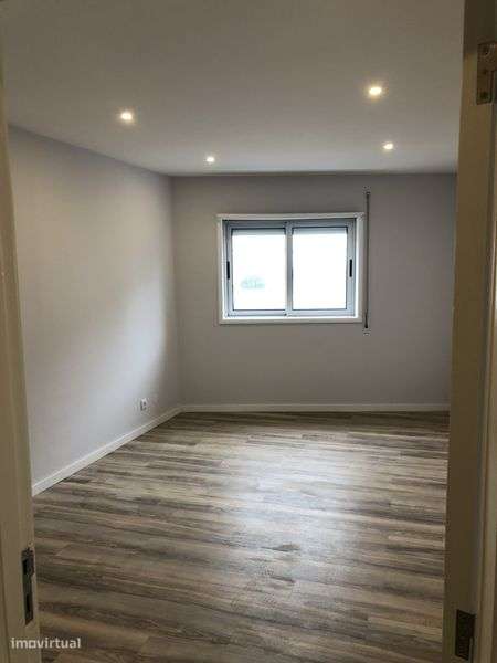 Aluga-se Apartamento T3 centro Gaia - Grande imagem: 4/12