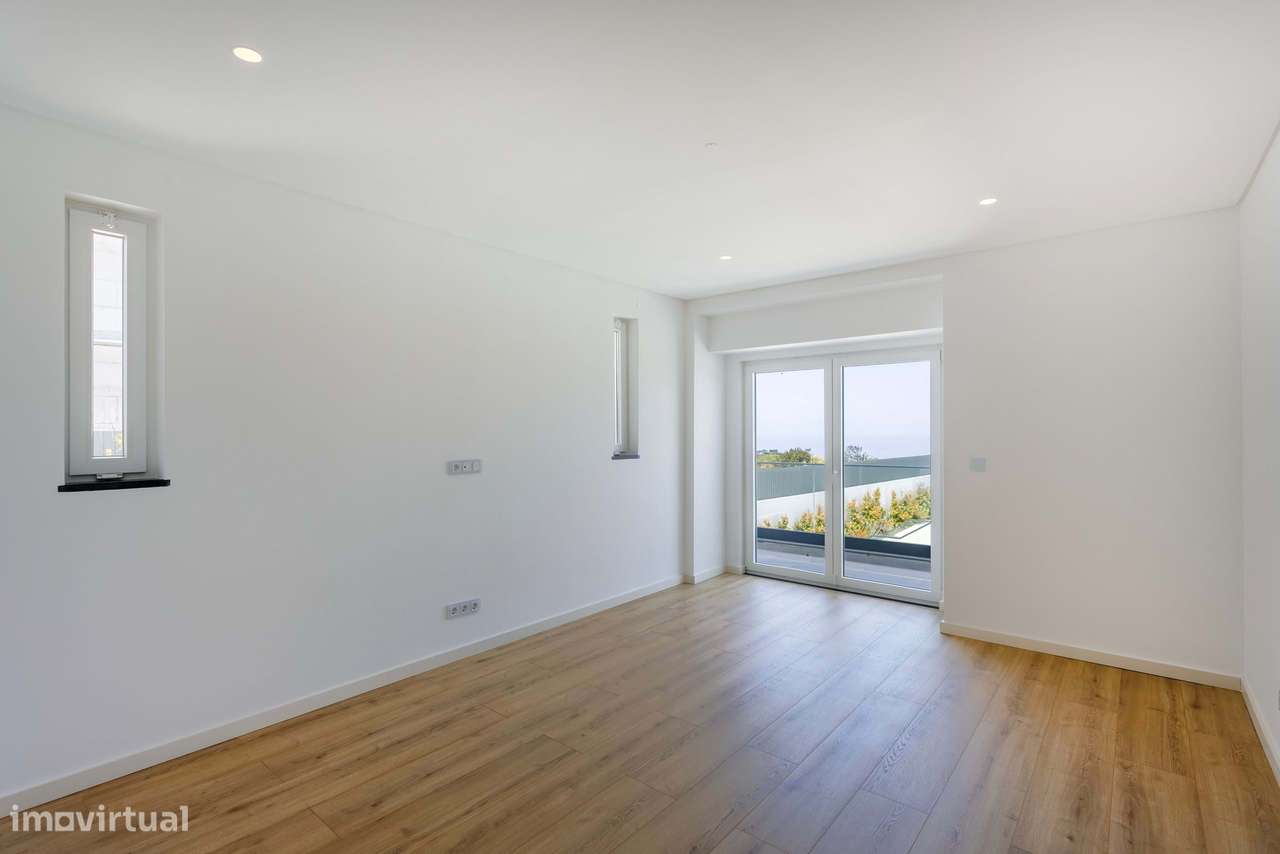 Moradia T6 com Piscina, Vista Mar e Terreno de 3.920 m² | Azoia, Sintr-40