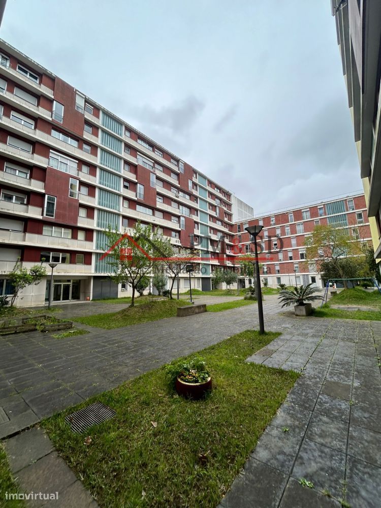 Vende-se Apartamento T2 em condomínio privado na Alta de Lisboa