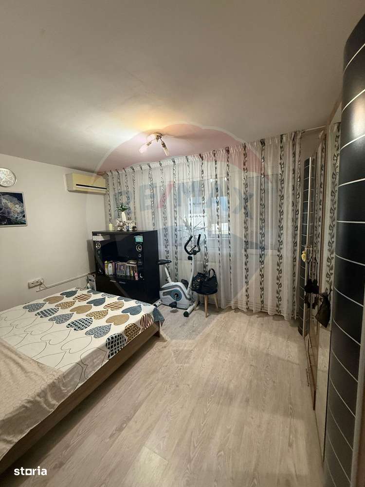 Apartament cu 3 camere de vânzare în zona Lapus-2
