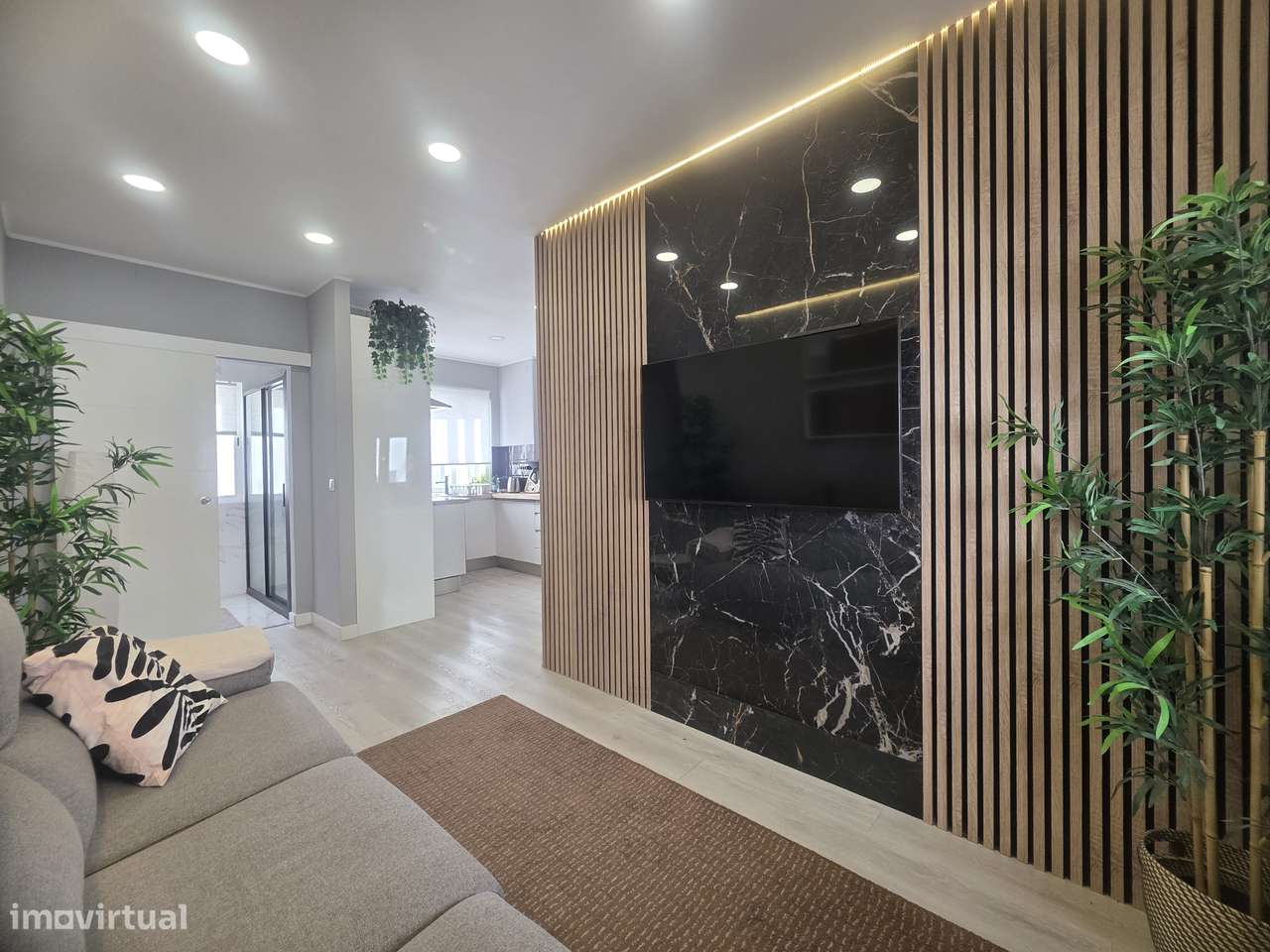 Apartamento T2 Duplex Recuperado - A 70m da Praia do Ouro-38