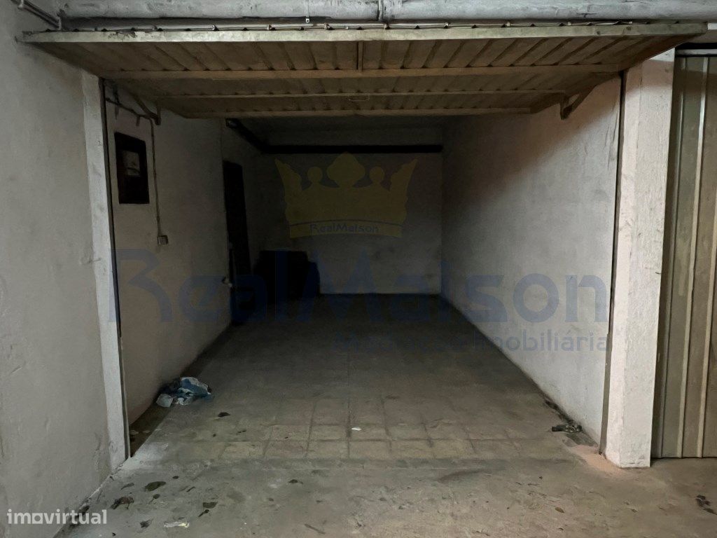 Arrenda-se Garagem no centro de Mem Martins - Grande imagem: 1/4