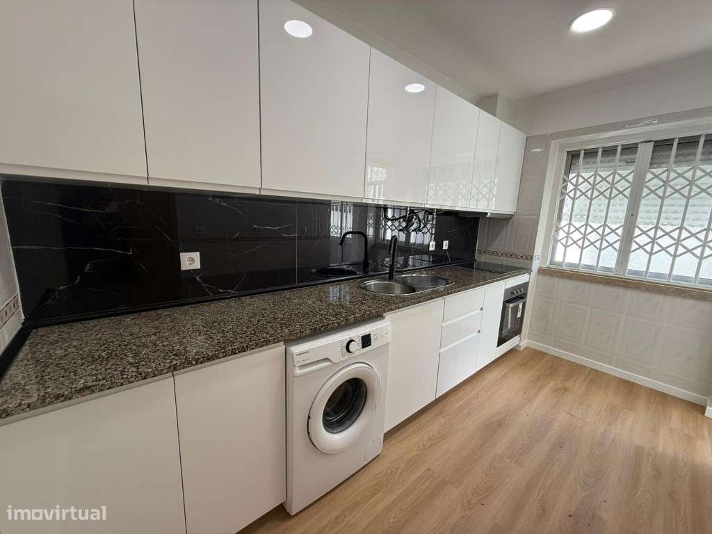Apartamento T2 totalmente remodelado, com excelente área exterior -... - Grande imagem: 4/25