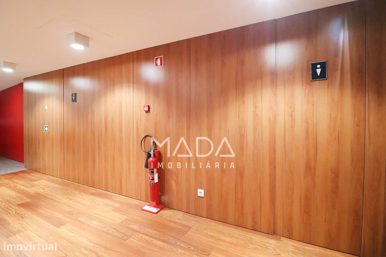 Escritório c/garagem (12 carros) na Av. da República em V.N. de Gaia-26