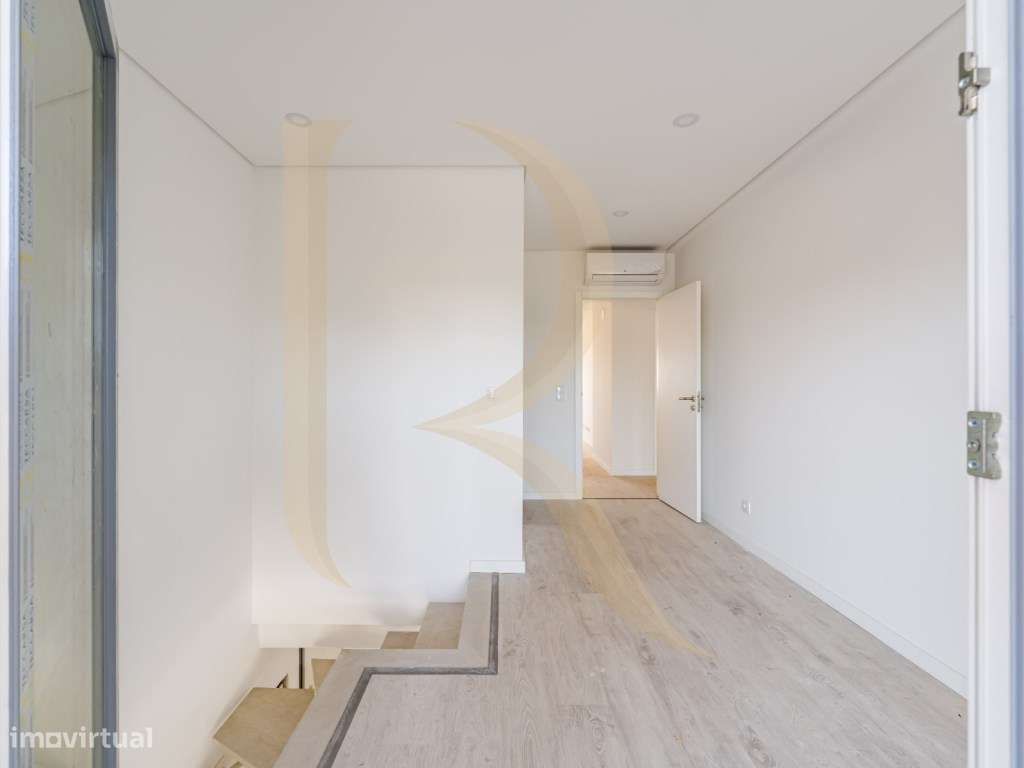 Apartamento T3 duplex com parqueamento e arrecadação em condomínio ...-14