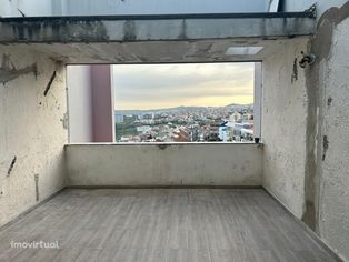 T3 Totalmente remodelado, com terraço com cerca de 20m2 e...