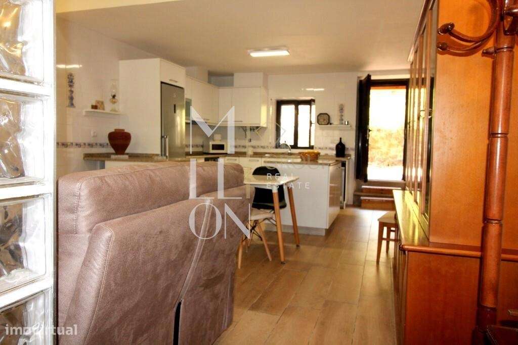 Moradia de charme Reabilitada com Garagem e Logradouro-2