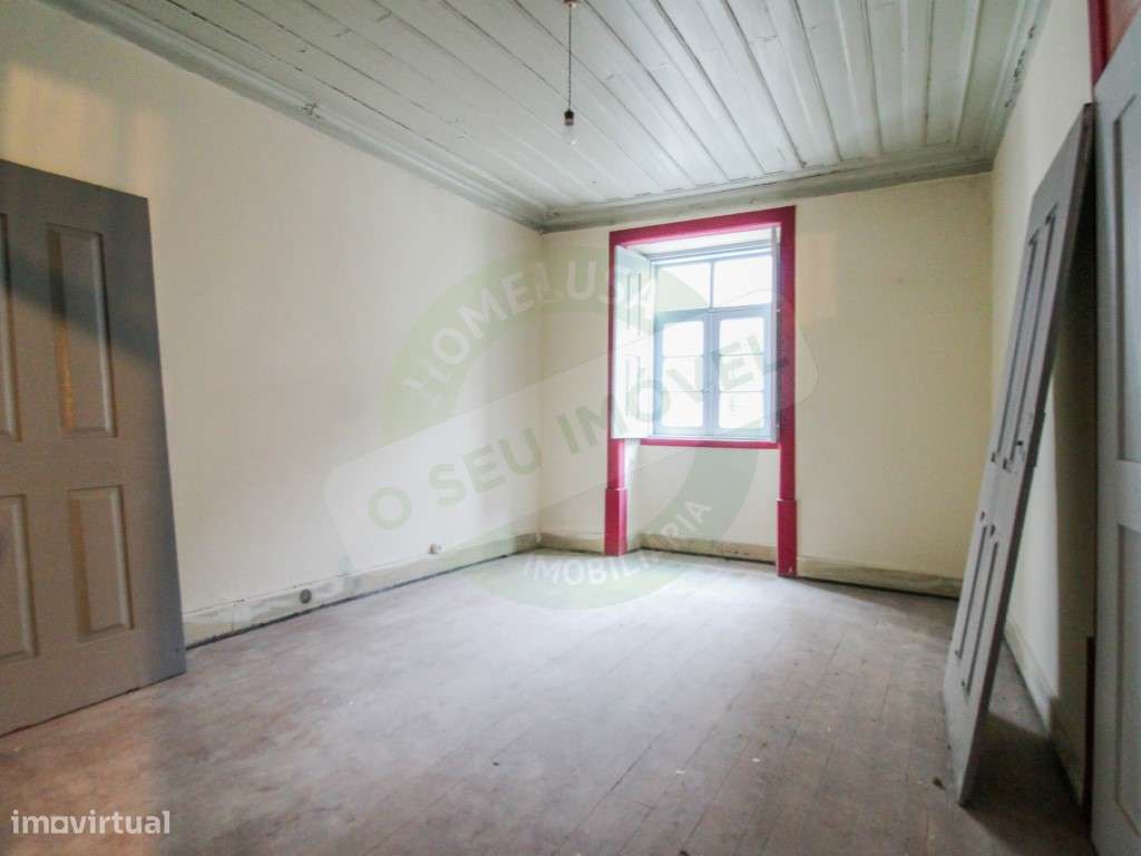 Prédio na Baixa de Coimbra- Junto à Praça do Comércio - Grande imagem: 4/31