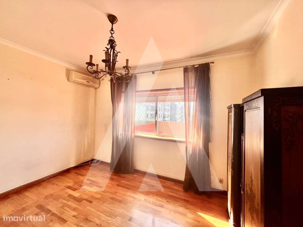 Apartamento T4 Duplex no centro de São João da Madeira-43
