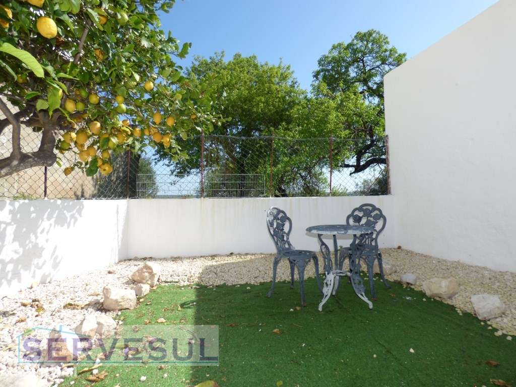 Casa Tradicional, com dois pisos, 4 quartos, dividida em duas habit...-10