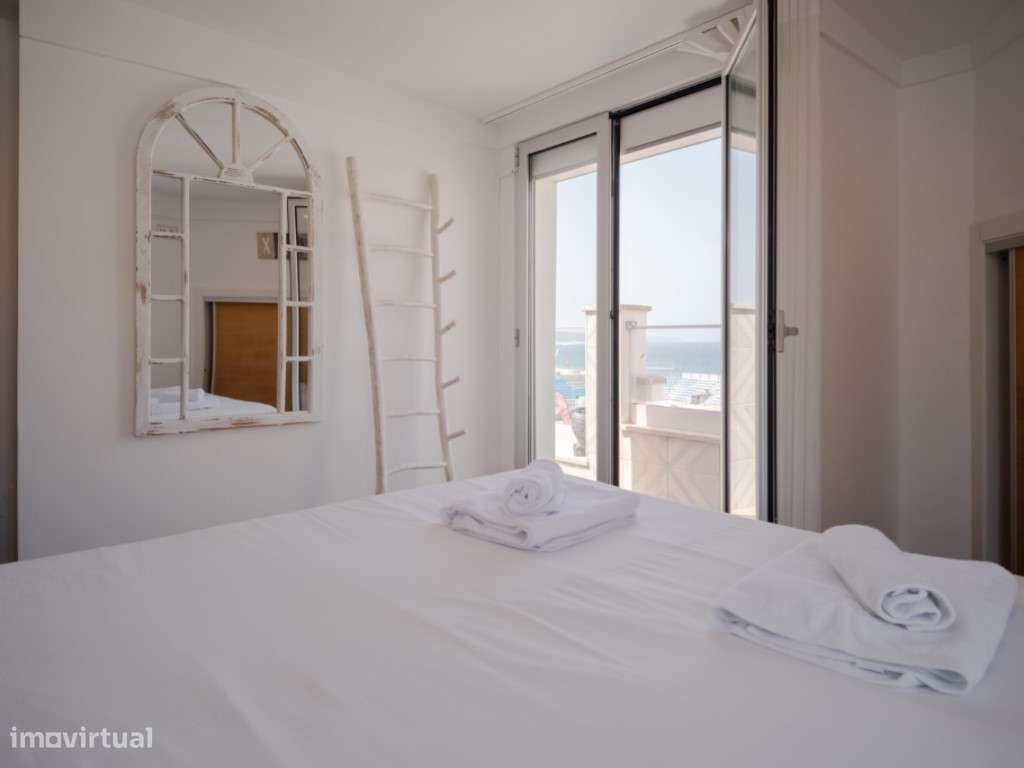 Apartamento T2 com Rooftop e Vista de 360º na Melhor Localização da...-33
