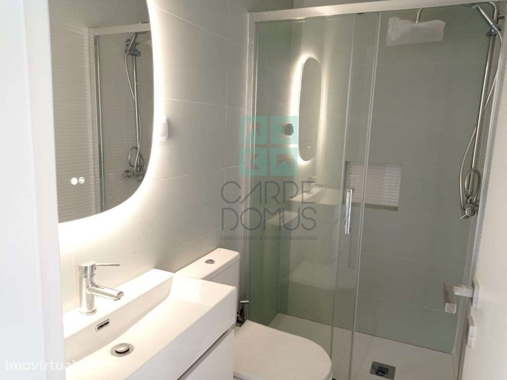 Apartamento T3, totalmente renovado, c/ varandas, na Avenida do Uru...-26