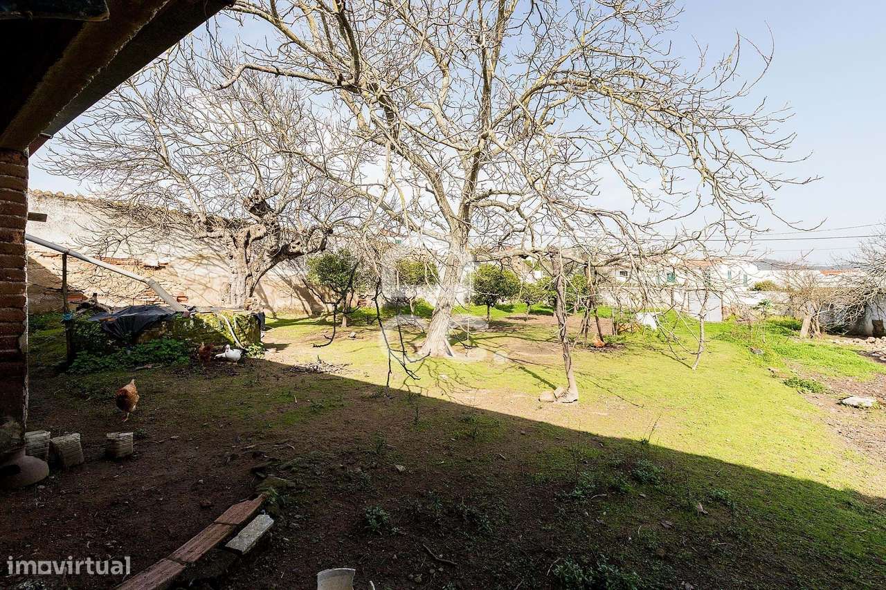 Moradia térrea c/ 311 m² de construção em lote de 1124 m² | Vila de Fr-39