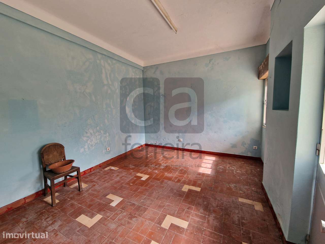 Moradia T4+2 em Almeirim com garagem e quintal-32