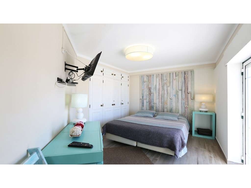 Apartamento T1 + Sotão em Primeira Linha de Mar na Nazaré-12