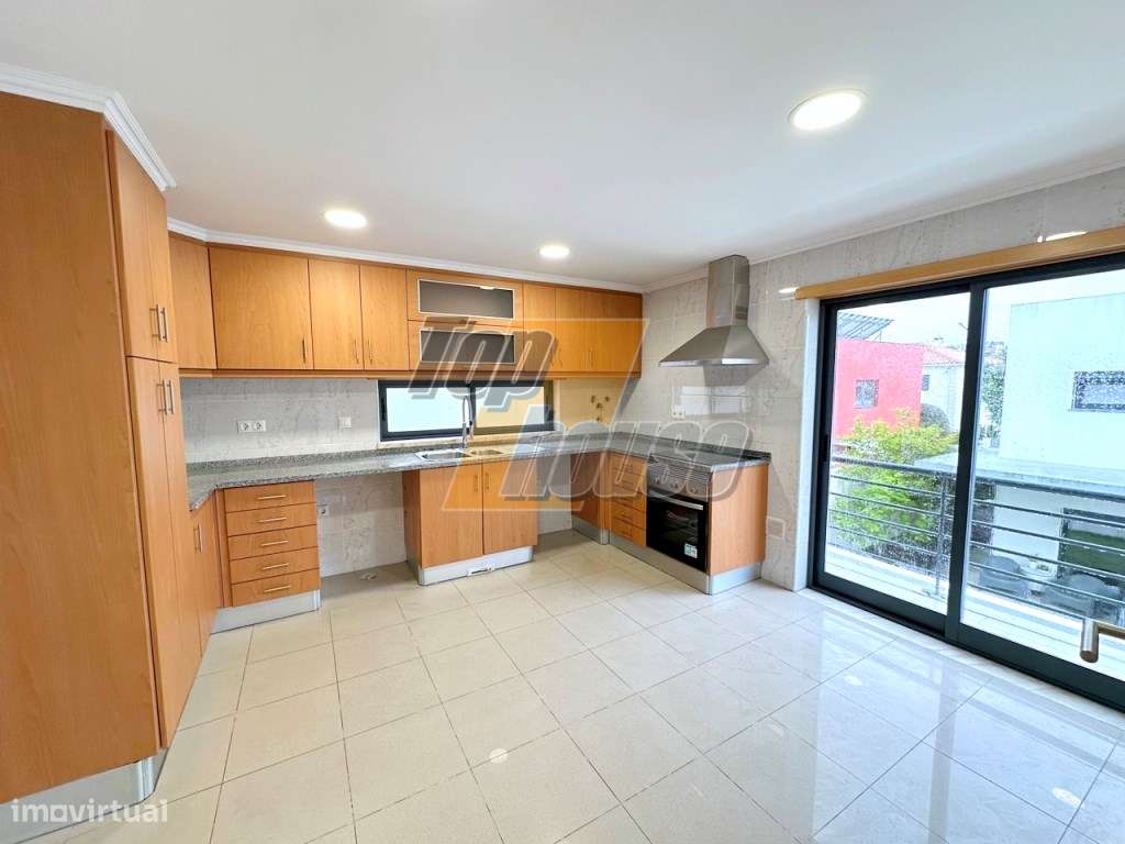 Moradia Isolada T5 Com Cave-12