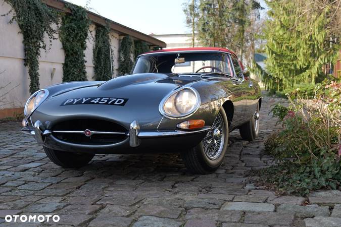 Jaguar E-Type - 2