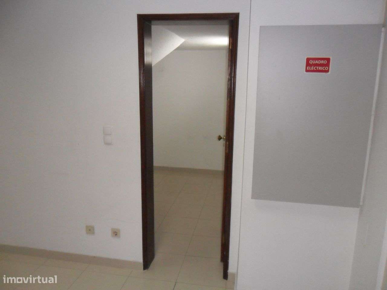 Escritório jto Centro Sul-Ponte 25 Abril, Metro e Bus - Grande imagem: 5/19