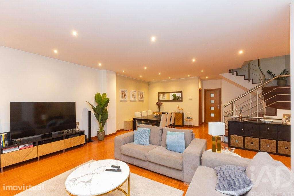 Moradia em banda T4 em Alfena de 248 m2 - Grande imagem: 2/30