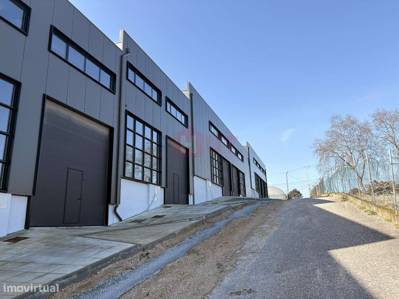 Armazem 150 M2 + 54 Logradouro Vila Meã | Amarante |-1