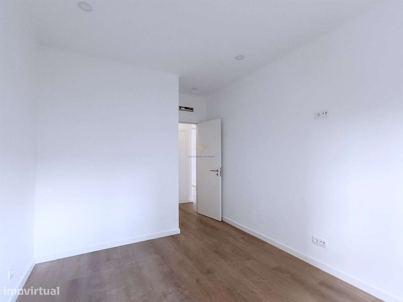 Apartamento remodelado centro Amadora-17