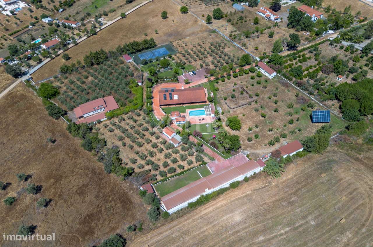 Propriedade com 22.250m2, piscina, court ténis e 2 habitacões com AL - Grande imagem: 4/60